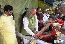 राजस्थान येथे तयार झालेल्या दुमजली माता महाकालीच्या रथाचे राज्यपाल यांच्या हस्ते विधिवत पूजन